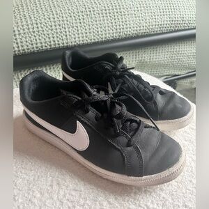 Black Nike Sneakers
